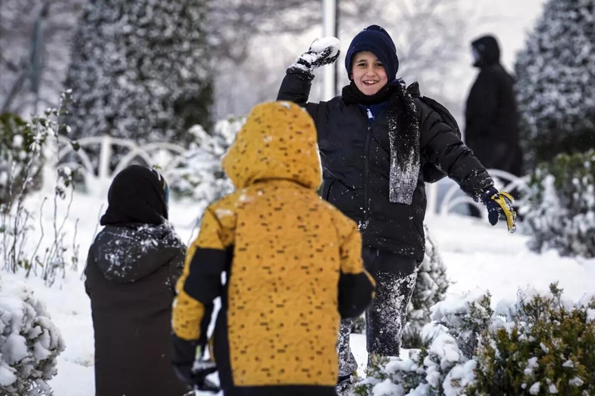 İstanbulda məktəblər qara g&ouml;rə bağlandı 