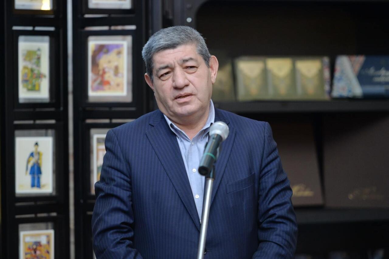 Bizim insanlar əlvida s&ouml;z&uuml; ilə xudahafiz s&ouml;z&uuml;n&uuml; birbirindən ayıra bilmir 