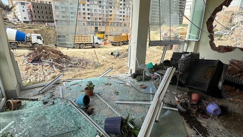 "Melissa Group" və mülkün sahibi razılaşıb, Alatavadakı qalmaqallı mülk sökülüb  FOTO