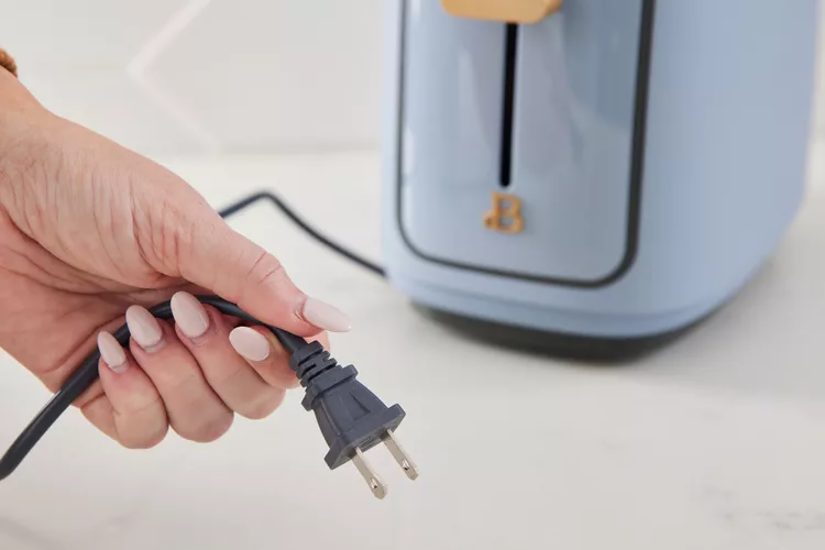 Evdən &ccedil;ıxmadan əvvəl 5 cihazı m&uuml;tləq s&ouml;nd&uuml;r&uuml;n