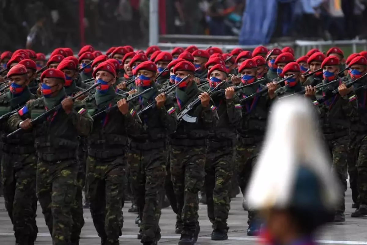 Dünya yeni müharibə astanasında  Minlərlə əsgər orduya qatıldı