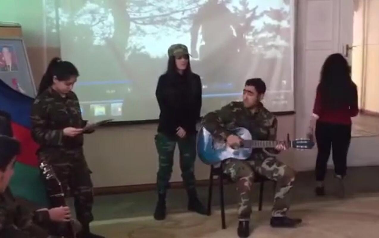 Gitarası oğurlanan şəhid Fəxri  “Ana, əsgər gedirəm” 