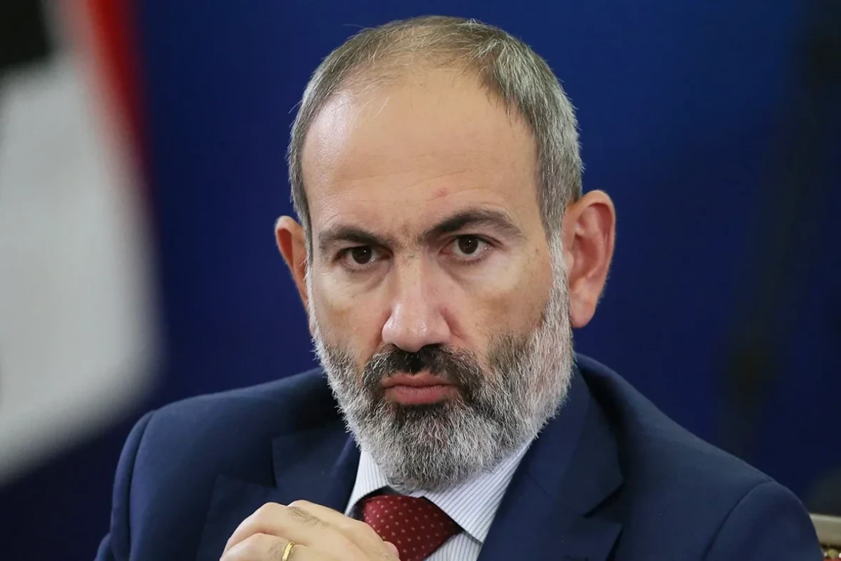 "Özü kimi fırıldaqçını dəstəkləyir"