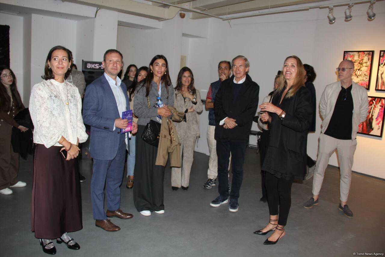 “Bakıya Uçuş. İncəsənət Həftəsonu. Gələcəyi İNDİ Duy” layihəsi çərçivəsində “Axın halı” adlı incəsənət sərgisi açılıb  FOTO