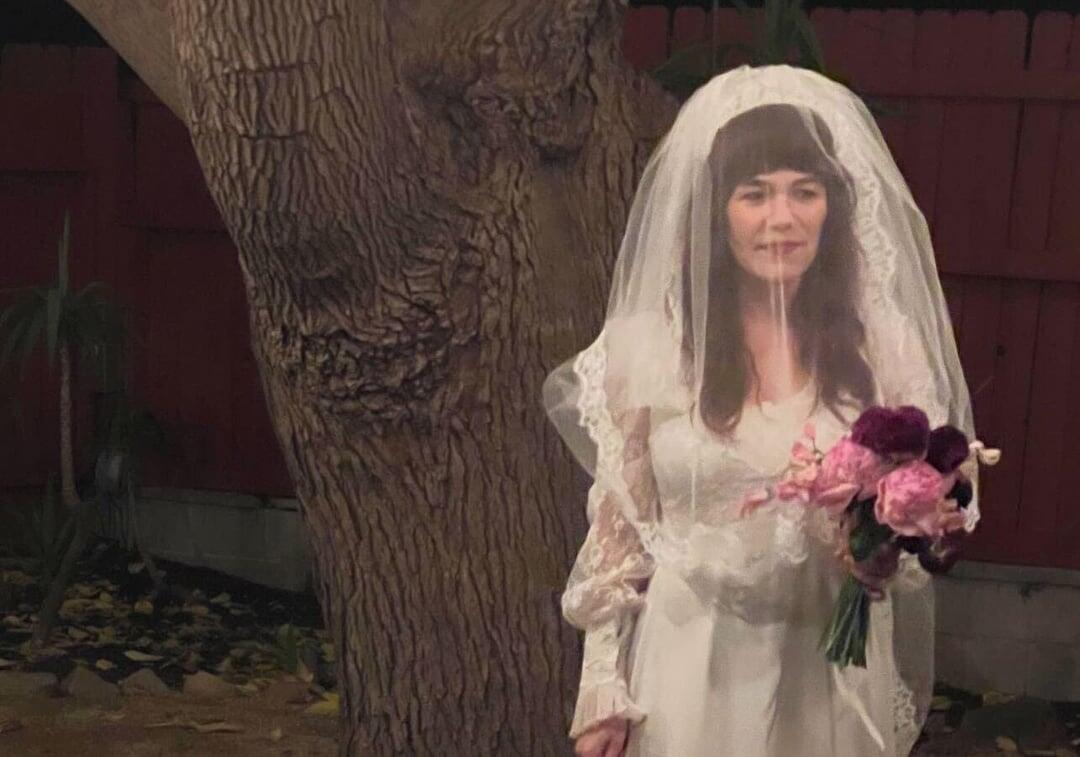 Məşhur m&uuml;ğənni iti ilə evləndi 