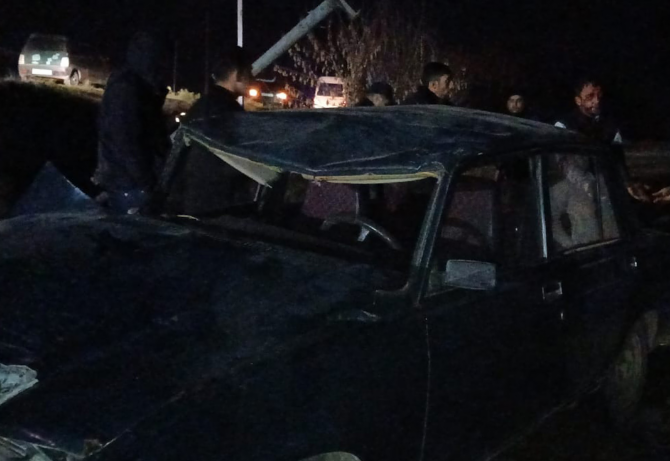 Bərdədə avtomobil dərəyə aşdı 