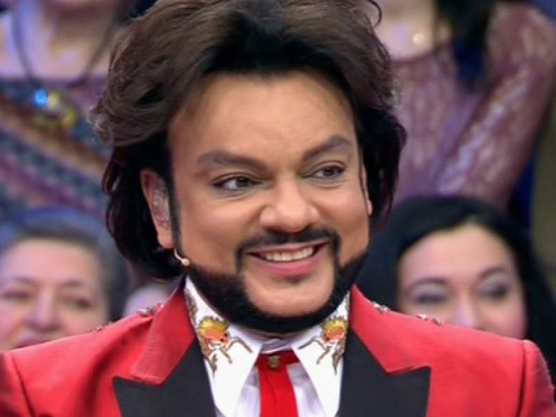 Səhhətinə g&ouml;rə səhnədən uzaqlaşdı