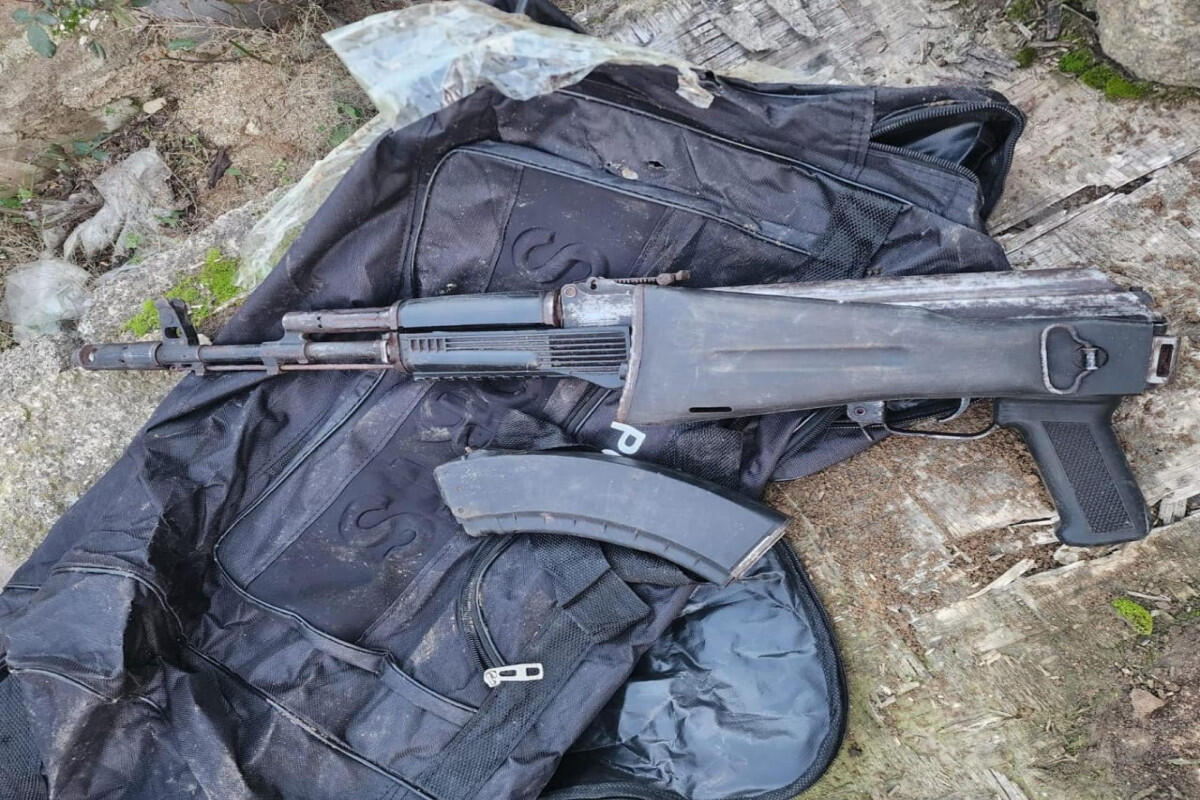 Məhkumun qəbiristanlıqda gizlətdiyi "Kalaşnikov" avtomatı aşkarlandı  BİRGƏ ƏMƏLİYYAT