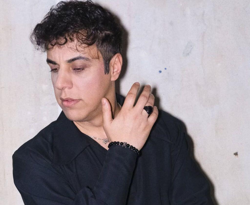 "Ayıb deyil müğənninin alt paltarının qiymətini soruşursan?"