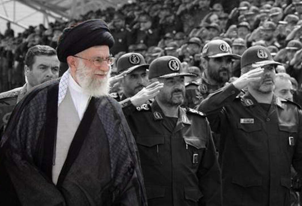 Qorxaq Tehran rejimi özünü
