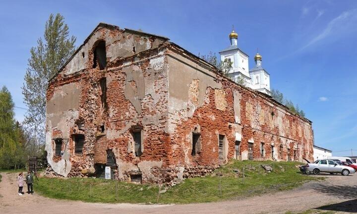 Tarixi bina 28 manata SATILDI