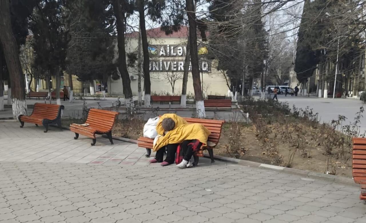 K&uuml;&ccedil;ədə yaşayan 12 yaşlı uşaq və anasının aqibəti necə olacaq?  RƏSMİ A&Ccedil;IQLAMA