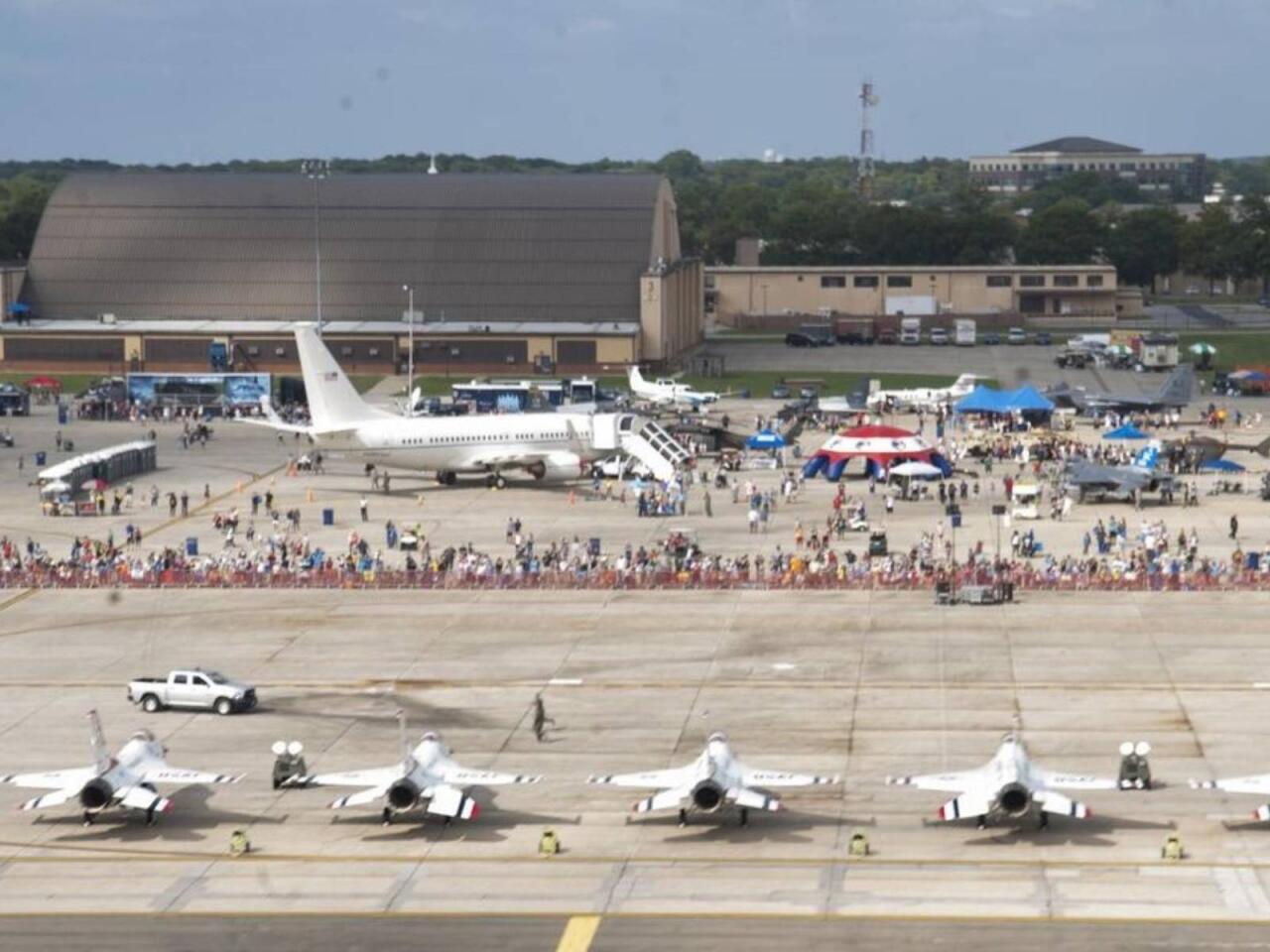 ABŞdə hərbi bazada şübhəli bağlama: Zəhərlənənlər var