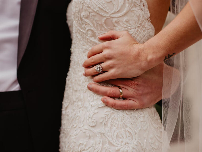 Toyda gəlinin uşaqlara əsəbi reaksiyası G&Uuml;NDƏM OLDU 