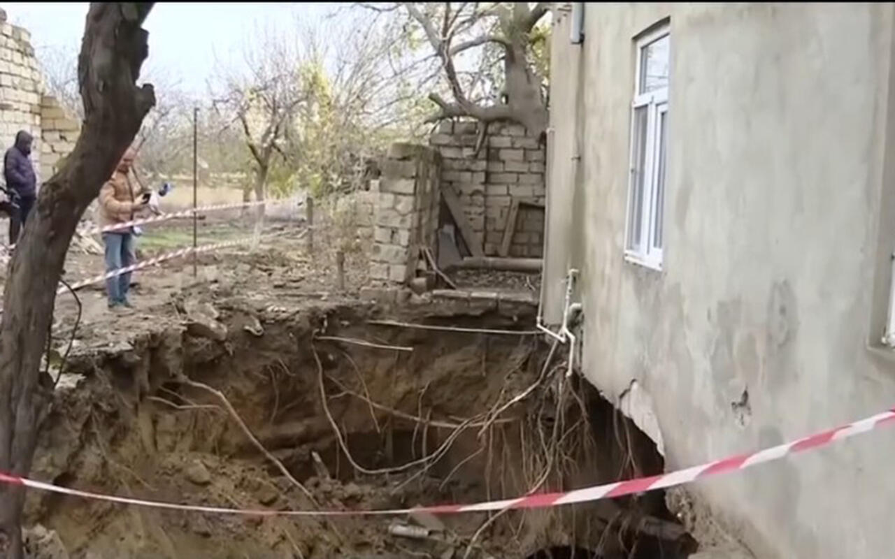 Binəqədidə evin b&uuml;n&ouml;vrəsi &ccedil;&ouml;kd&uuml;  &ldquo;Evə gələn kimi g&ouml;rd&uuml;k ki,..." 