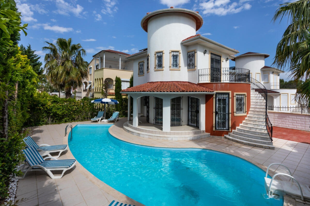 Bakıda sahibsiz villaları göstərib 110 min aldılar 