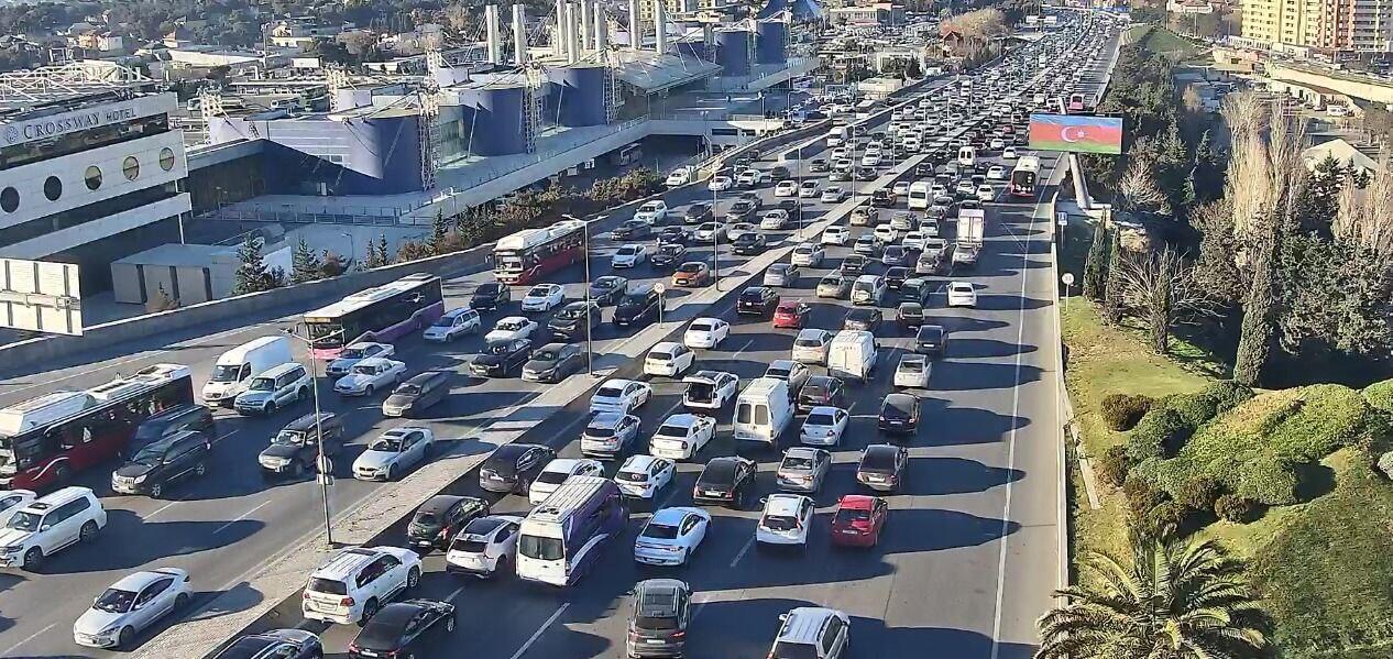 Paytaxtın bir sıra yollarında tıxac var  SİYAHI 