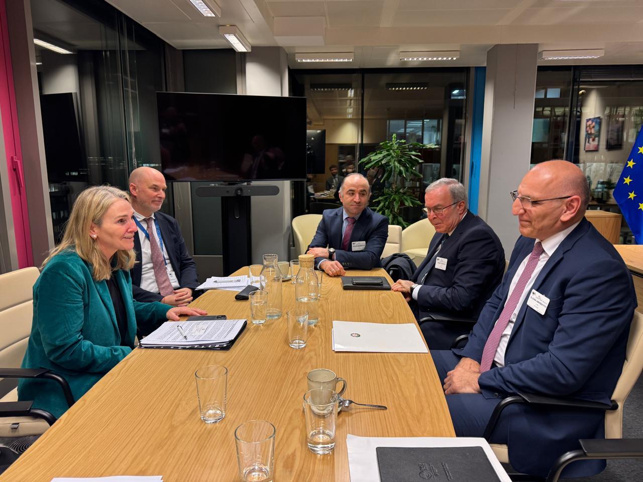 Elçin Əmirbəyov Brüsseldə AİErmənistan arasında sənədlə bağlı Azərbaycanın narahatlığını çatdırıb  FOTO