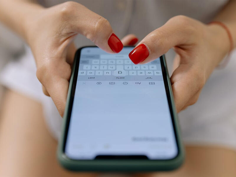 Sevgilisinin arvadından gizlənmək istəyən qız 10cu mərtəbədən QA&Ccedil;DI 