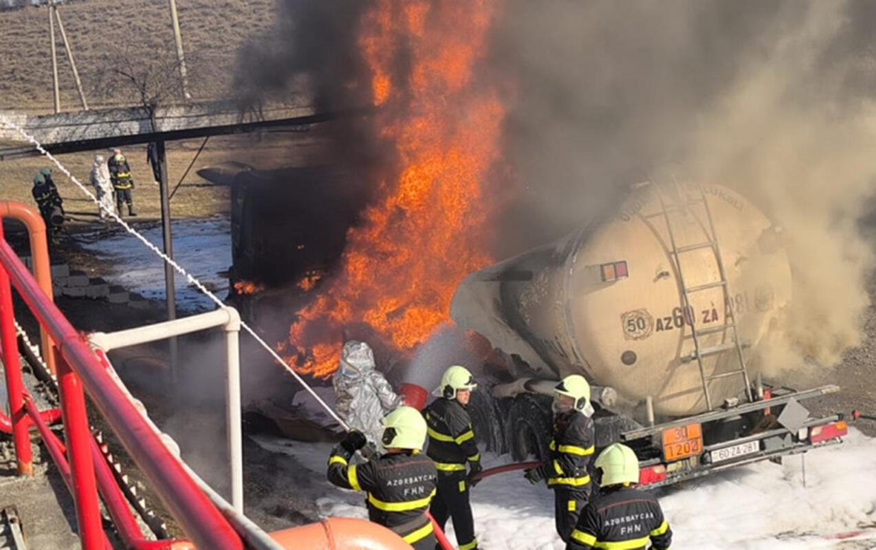 Qaxda yanacaq daşıyan avtomobildə g&uuml;cl&uuml; yanğın  &Ouml;lən var 