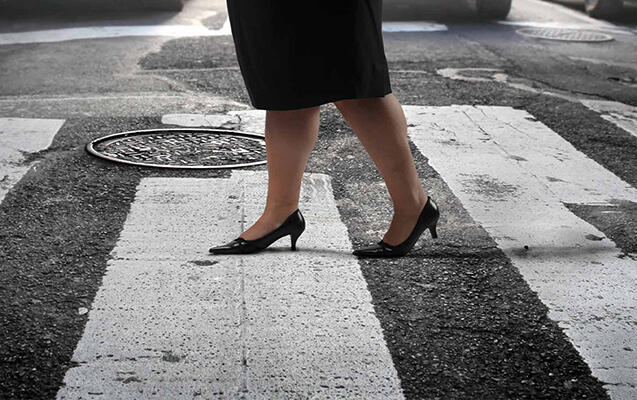 Gəncədə y&uuml;k maşını yaşlı qadını vurub &ouml;ld&uuml;rd&uuml;