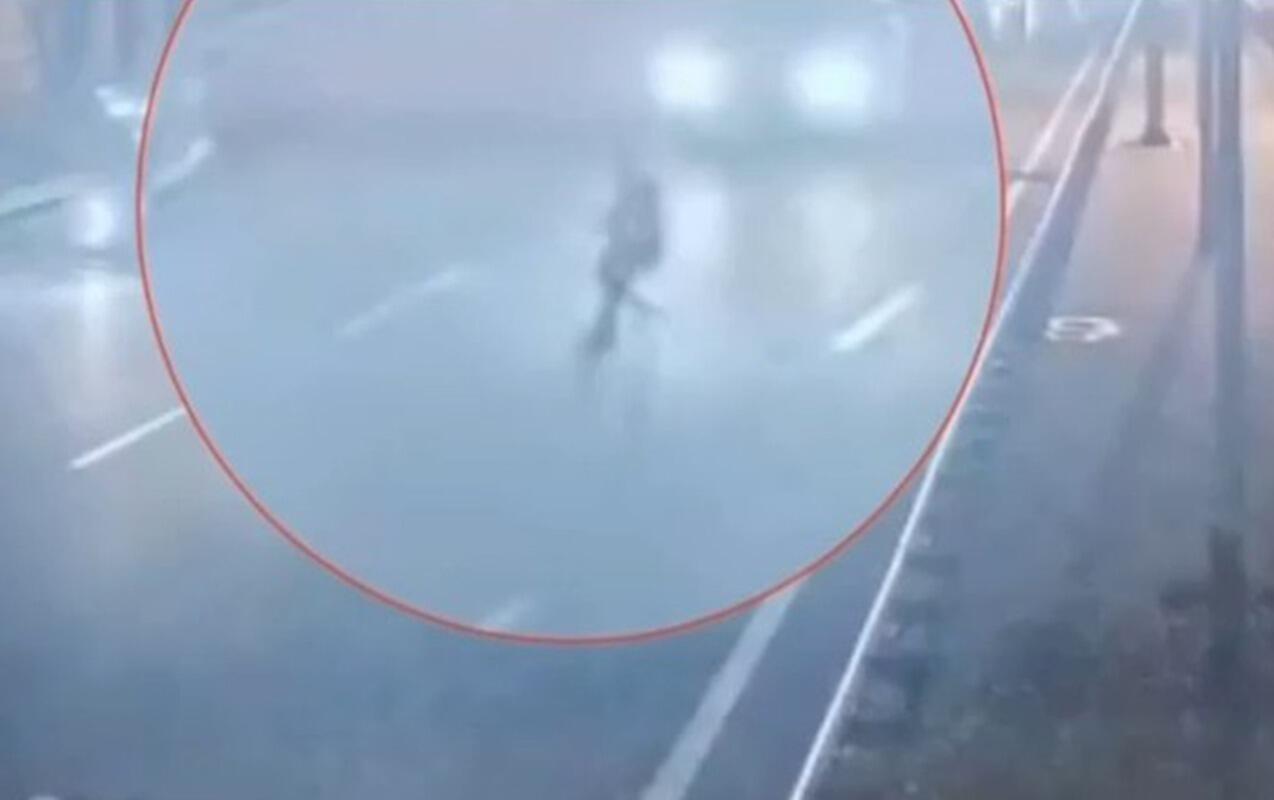 Bakıda qadının &ouml;ld&uuml;y&uuml; hadisənin anbaan g&ouml;r&uuml;nt&uuml;ləri 