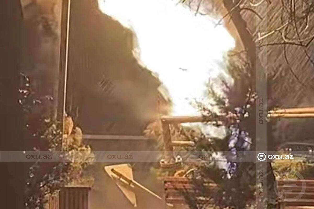 Bakıda iki avtomobil toqquşdu  Yanğın başladı 