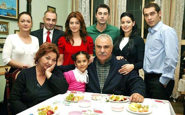 "Yaprak dökümü"ndəki ev xarabalığa çevrildi  VİDEO  FOTO