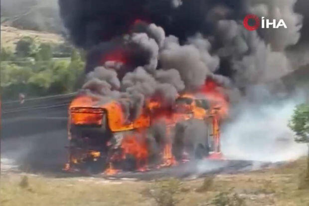 Türkiyədə avtobus sərnişinlərin gözü qarşısında yandı 