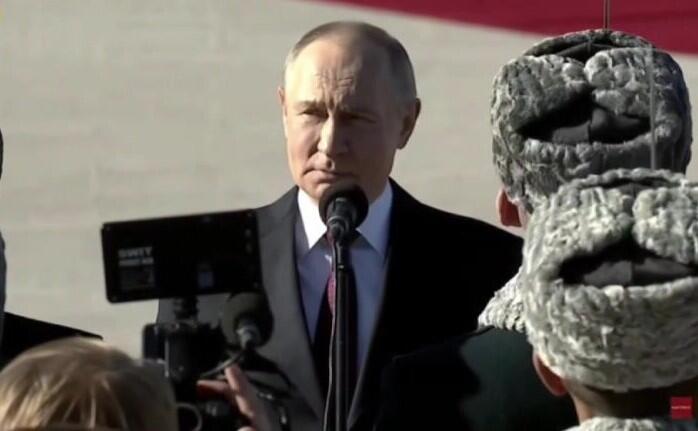 Putin hərbçiləri türk dilində salamladı  VİDEO