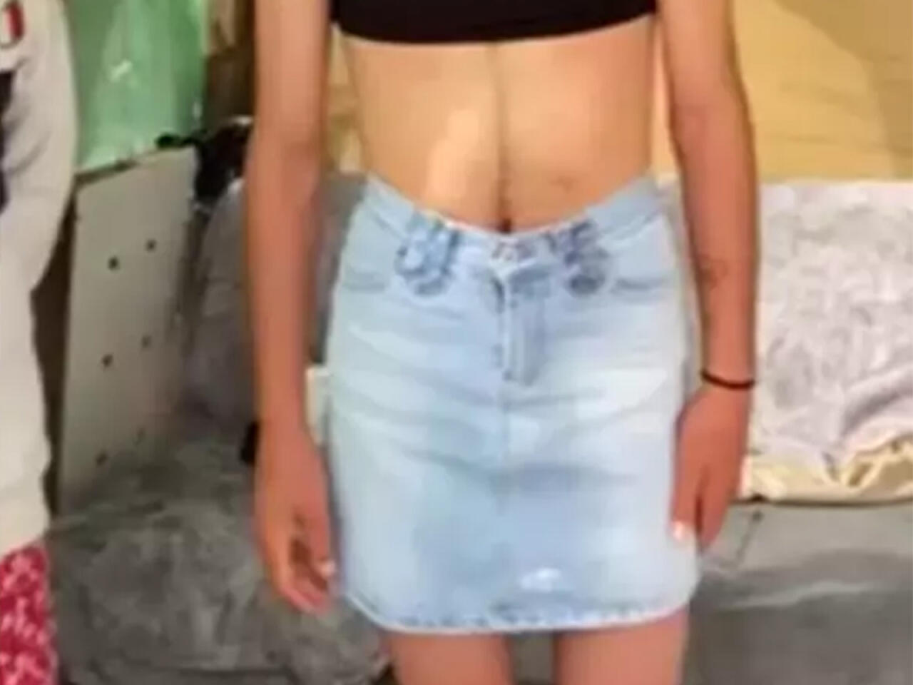 3 oğlana bu əməllərinə görə "yubka" geyindirib VİDEOya çəkdilər