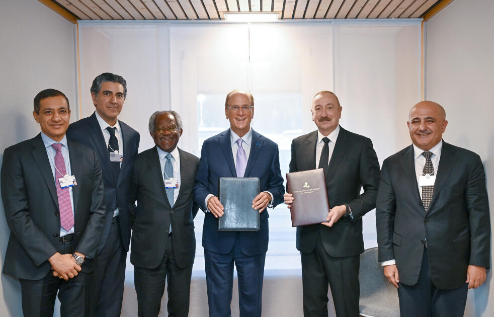 İlham Əliyev Davosda &ldquo;BlackRock&rdquo;un baş icra&ccedil;ı direktoru və &ldquo;Global Infrastructure Partners&rdquo; şirkətinin təsis&ccedil;isi, sədri və baş icra&ccedil;ı direktoru ilə g&ouml;r&uuml;ş&uuml;b 