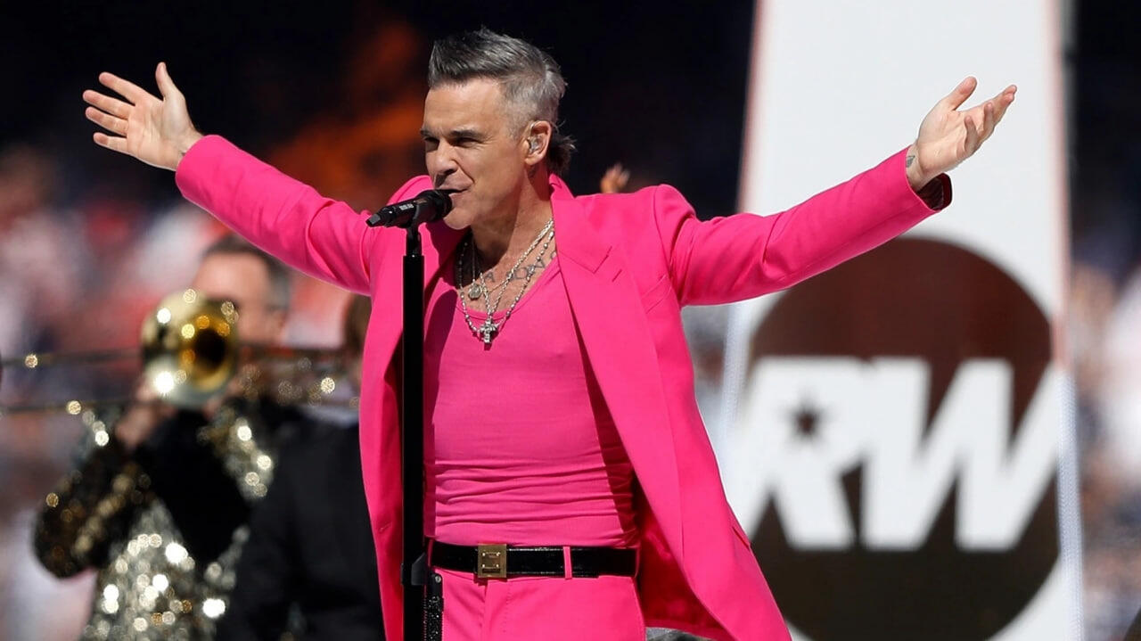 Dünya şöhrətli müğənni