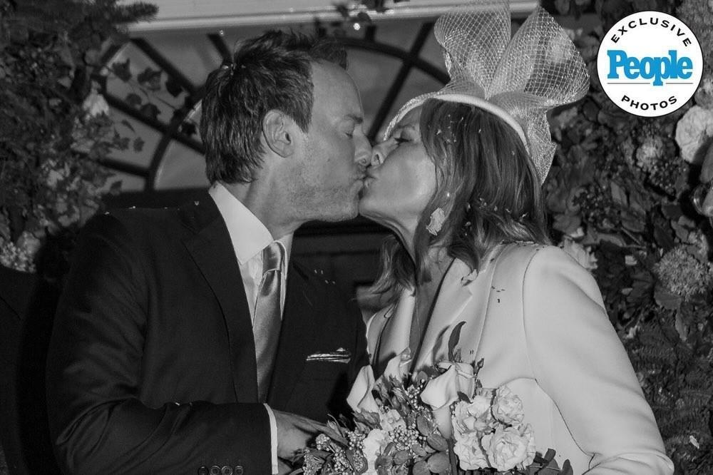 Məşhur aktrisa özündən 14 yaş kiçik şəxsə ƏRƏ GETDİ: