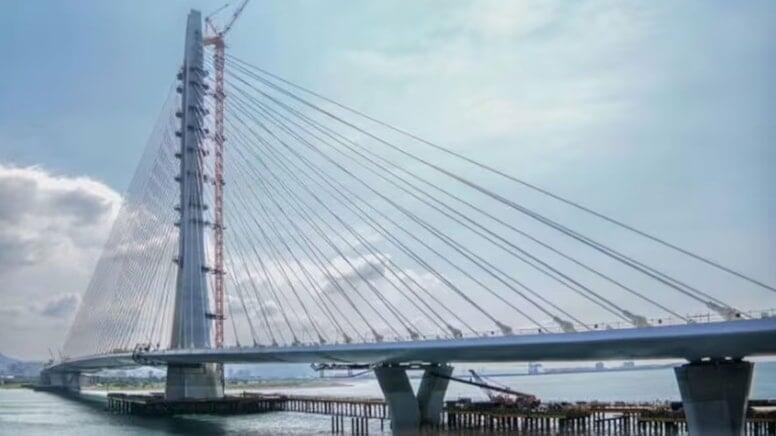 D&uuml;nyanın ən uzun asimmetrik k&ouml;rp&uuml;s&uuml;: 755 milyon manatlıq m&ouml;c&uuml;zə