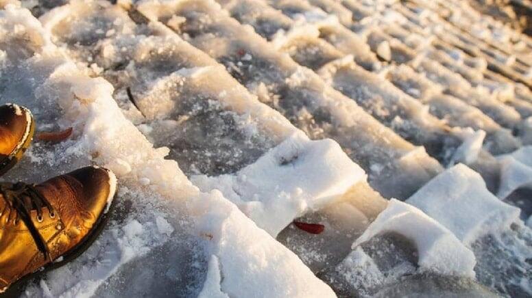 Nə duz, nə də qum: Buzlu yolları təhl&uuml;kəsiz edən ən yaxşı &uuml;sul tapıldı