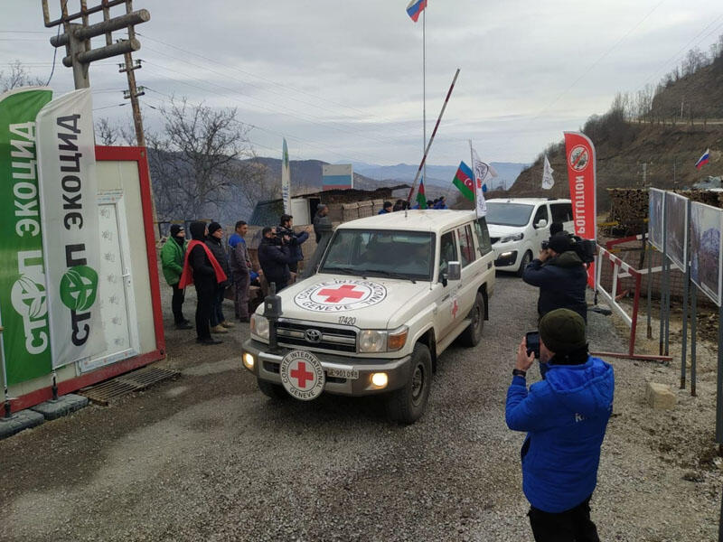 BQXKya məxsus 6 avtomobil Laçın yolundan keçdi  FOTO