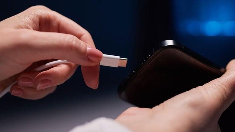 Telefonunu çöldə şarj edənlərə mütəxəssislərdən