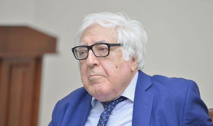 AYB bu şəxsləri xaric edəcək: &ldquo;500 adamın ildə 15 manatı ilə dolanmaq olar?&rdquo;