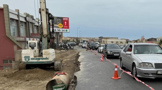 Aparılan təmir uzun tıxaclar yaradır  ŞİKAYƏT