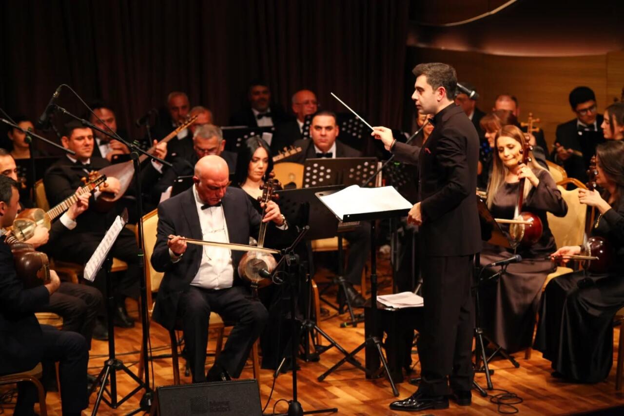 Səid R&uuml;stəmov adına Xalq &Ccedil;alğı Alətləri Orkestrinin konserti ke&ccedil;irilib  FOTO