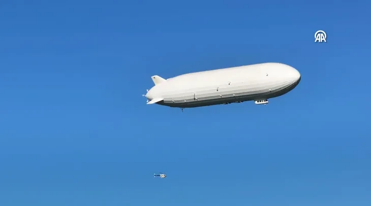 Dünyanın ən böyük təyyarəsi görüntüləndi  FOTO