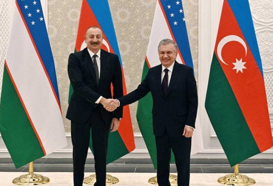 Şavkat Mirziyoyev Prezident İlham Əliyevi Özbəkistana səfərə dəvət edib