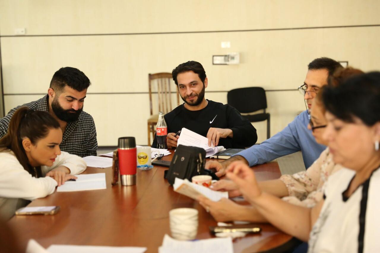 Gənc Tamaşaçılar Teatrında “Büllur başmaq” yeni tamaşanın oxunuş məşqlərinə başlanılıb  FOTO