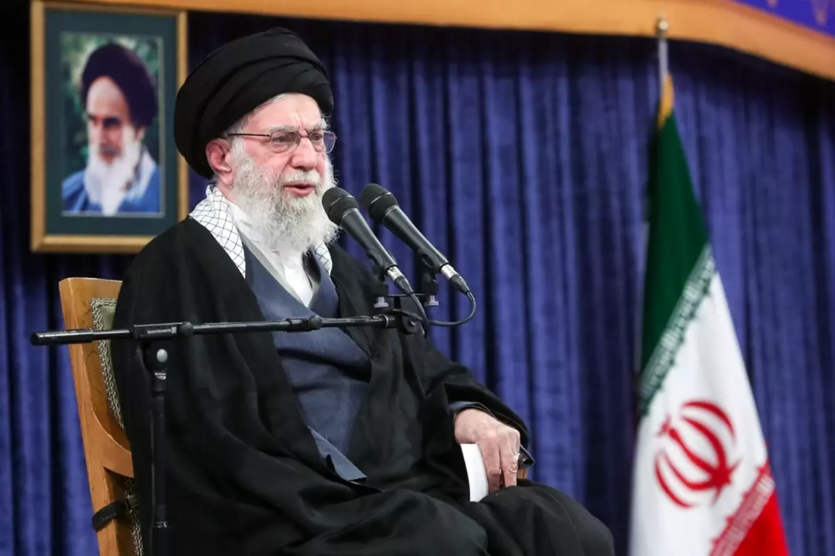 İran yoxsulluqdan ayağa qalxıb, Xamaneyinin sərvəti isə heyrət doğurur