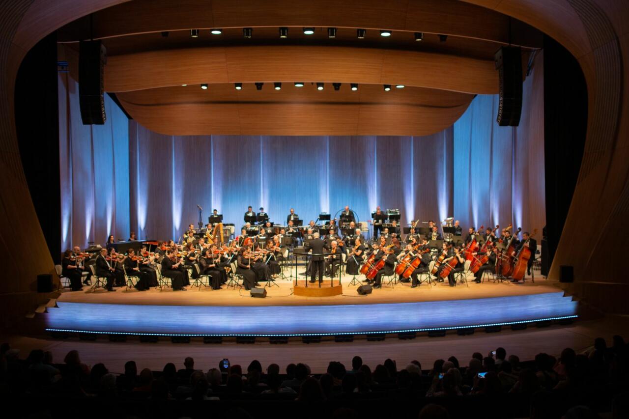 Heydər Əliyev Mərkəzində Azərbaycan Dövlət Simfonik Orkestrinin konserti olub  VİDEO  FOTO