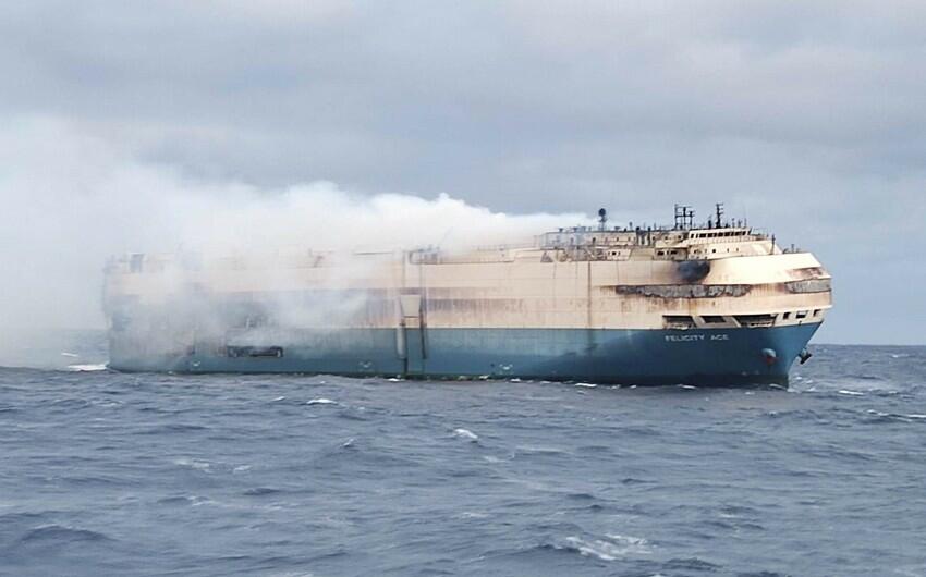 Yaponiyadan Rusiyaya avtomobillər aparan gəmi yandı