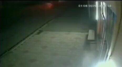 Tərtərdə minik avtomobili traktorun kotanına &ccedil;ırpıldı  &ouml;lən var  VİDEO