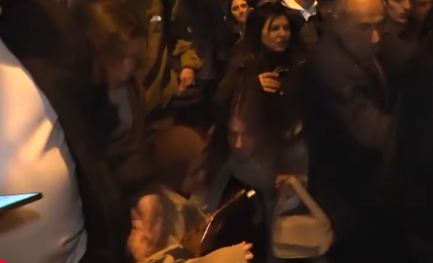 “Gör, qadınlar nə əziyyət çəkir!”  Avtobus zolaqları tıxac yaradır? 