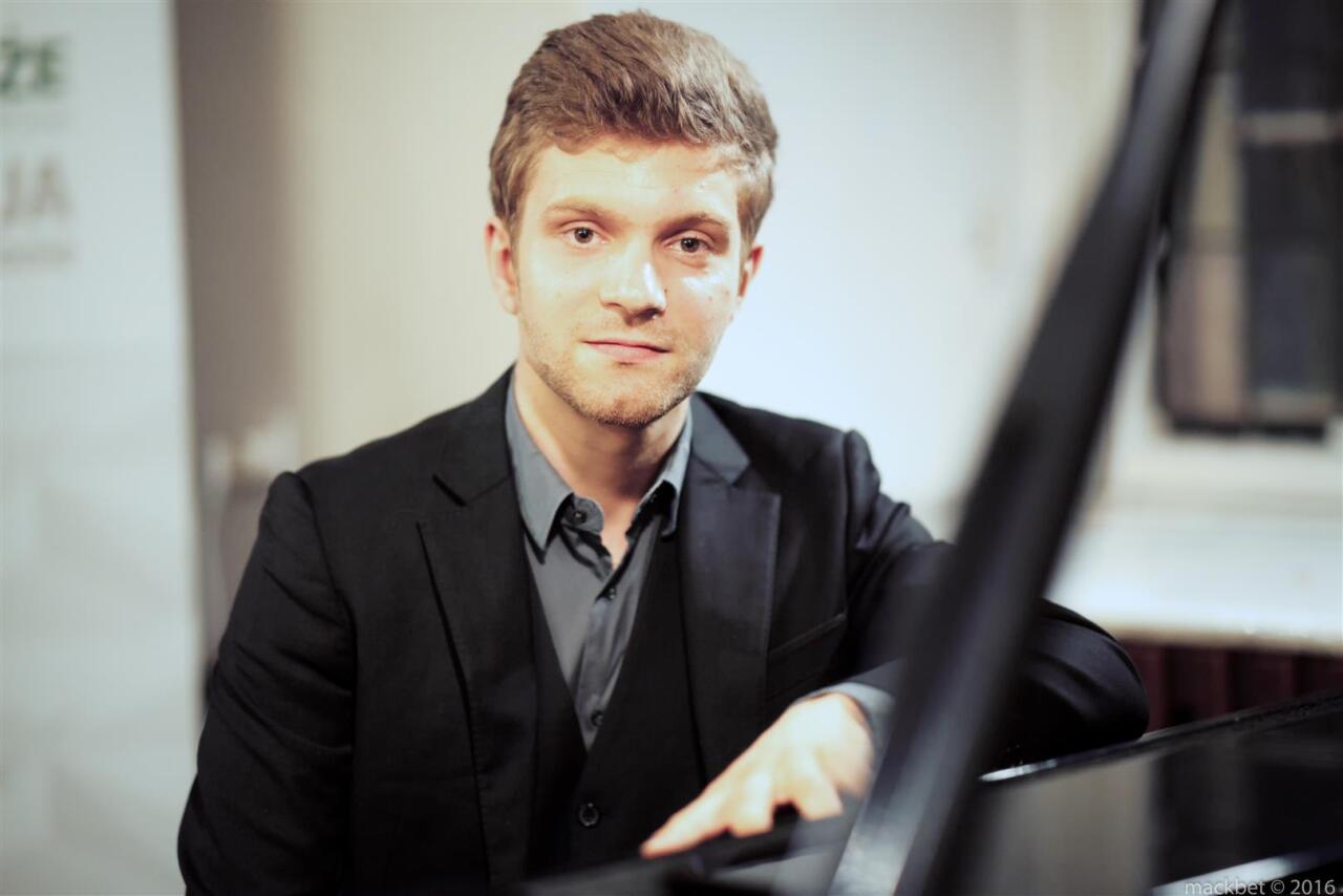 Azərbaycanlı fenomen ifası ilə məşhur pianoçunu VALEH ETDİ 